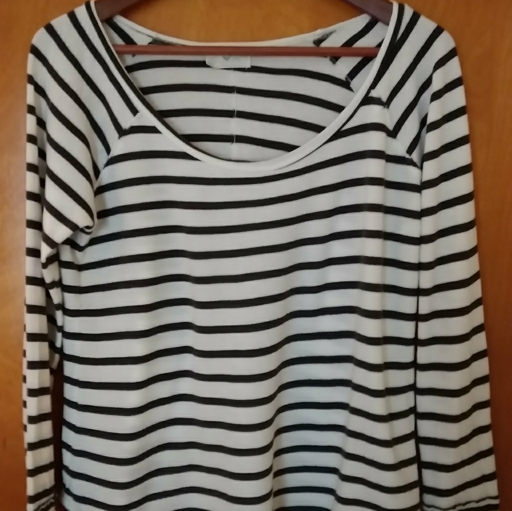 Stem long sleeve scoop neck top